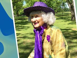 Nenek 91 Tahun Jadi Sensasi di Youtube, Fashion Show di Belakang Rumah