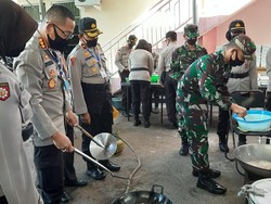 Jelang PSBB, Produksi Dapur Umum TNI-Polri Kota Malang Ditingkatkan