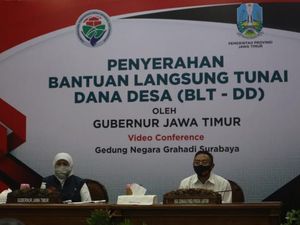 Khofifah Sindir Pembagian BLT Dana Desa di Surabaya Tak Terapkan Physical Distancing