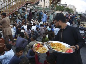 Seperti Ini Suasana Buka Puasa di Pakistan