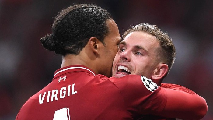 MADRID, SPAIN - JUNE 01: Virgil van Dijk celebrates with teammate Jordan Henderson of Liverpool following the UEFA Champions League Final between Tottenham Hotspur and Liverpool at Estadio Wanda Metropolitano on June 01, 2019 in Madrid, Spain. (Photo by Laurence Griffiths/Getty Images)