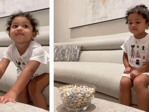 Gemas! Kylie Jenner Tes Kesabaran Stormi Lewat Semangkuk Permen