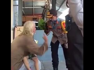 Nego 5 Jam untuk Bule yang Meradang Saat Akan Dikarantina di Magelang Nego 5 Jam untuk Bule yang Meradang Saat Akan Dikarantina di Magelang