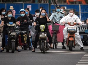 Petugas KA Meninggal karena Corona Usai Diludahi, Kota di China Lockdown Lagi