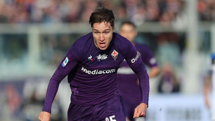 Federico Chiesa FLORENCE, ITALY - FEBRUARY 08: Federico Chiesa of ACF Fiorentina in action during the Serie A match between ACF Fiorentina and Atalanta BC at Stadio Artemio Franchi on February 8, 2020 in Florence, Italy. (Photo by Gabriele Maltinti/Getty Images)