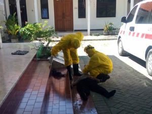 Mati Mendadak, ASN di Sidoarjo Dievakuasi Petugas Ber-APD
