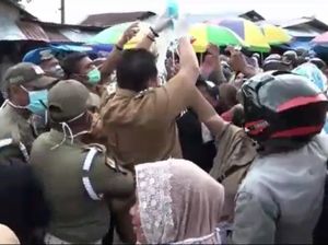 Video Kerumunan Warga Saat Bupati Muna Bagi-bagi Masker