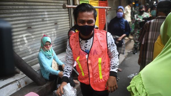 Ini Sanksi Sosial Pelanggar PSBB di Tanah Abang