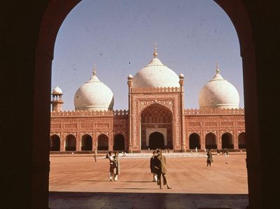 Menelisik Sisa Kejayaan Masjid Badshahi, Masjid Terbesar di Dunia