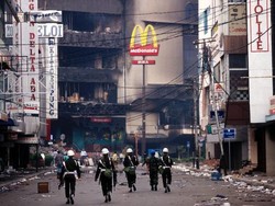 Kelamnya RI di Penghujung Era Soeharto: Ekonomi Porak-poranda Disapu Krisis