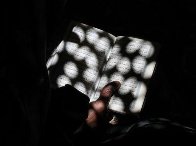 Saat Umat Muslim Dunia Berlomba Raih Lailatul Qadar
