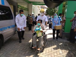 Alhamdulillah, Seorang Kakek Pasien COVID-19 di Pacitan Sembuh