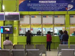 Stasiun Gambir Sepi Penumpang, Antrean di Loket Tiket Hanya 2 Orang