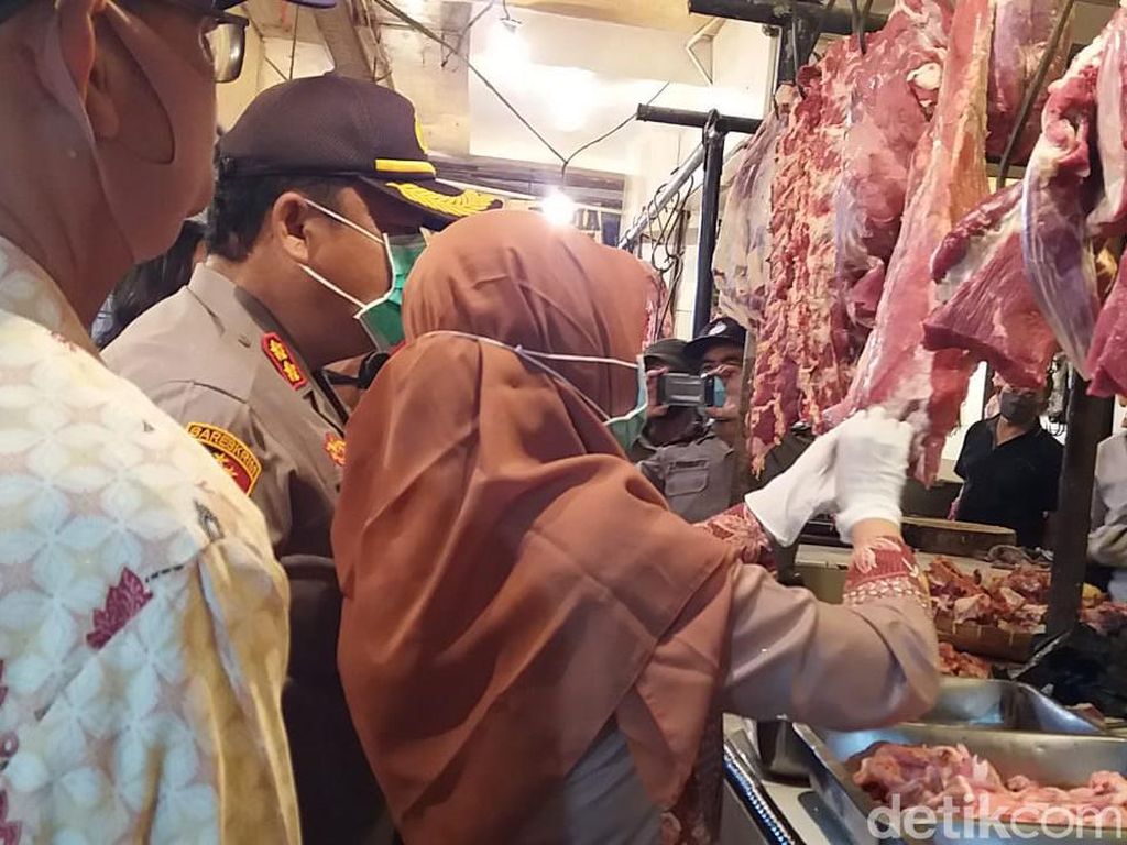 Antisipasi Peredaran Daging Babi, Polres-Pemkot Cimahi Sidak Pasar Antisipasi Peredaran Daging Babi, Polres-Pemkot Cimahi Sidak Pasar