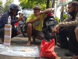 Di Tengah Pandemi Corona, Jasa Penukaran Uang Baru Sepi Peminat