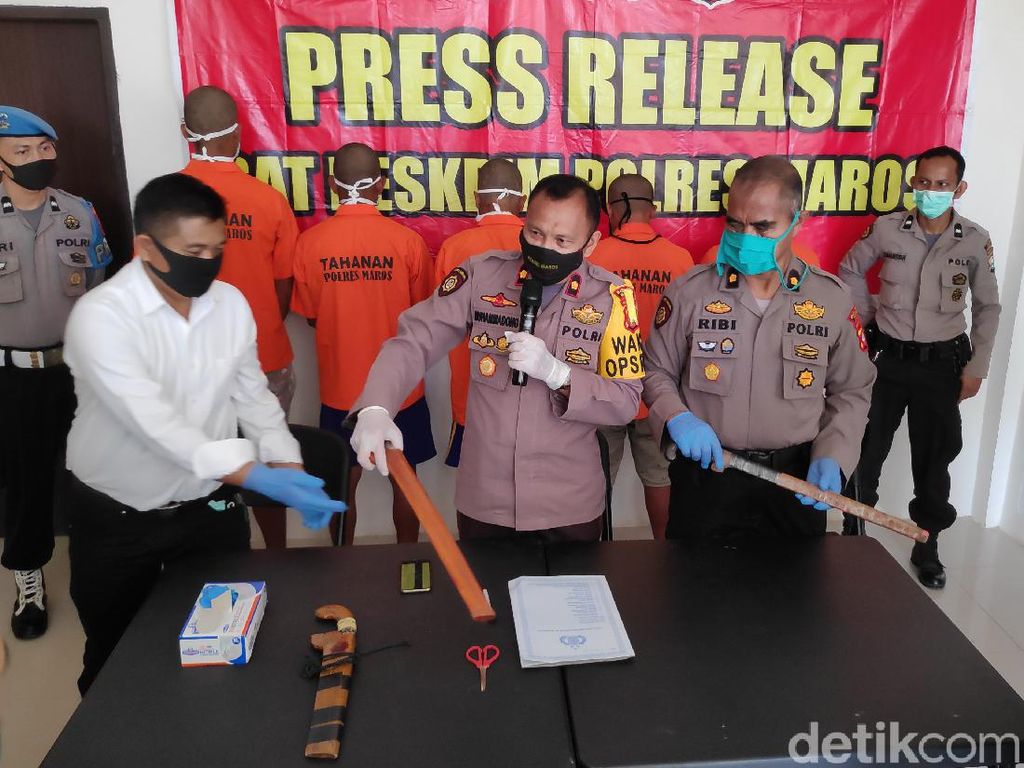 Terobos Polsek-Aniaya Tahanan Kasus Pencurian, 5 Warga di Maros Ditangkap Terobos Polsek-Aniaya Tahanan Kasus Pencurian, 5 Warga di Maros Ditangkap