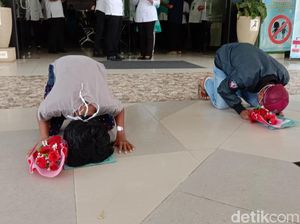 5 Pasien Corona di Kudus Rayakan Kesembuhan dengan Sujud Syukur