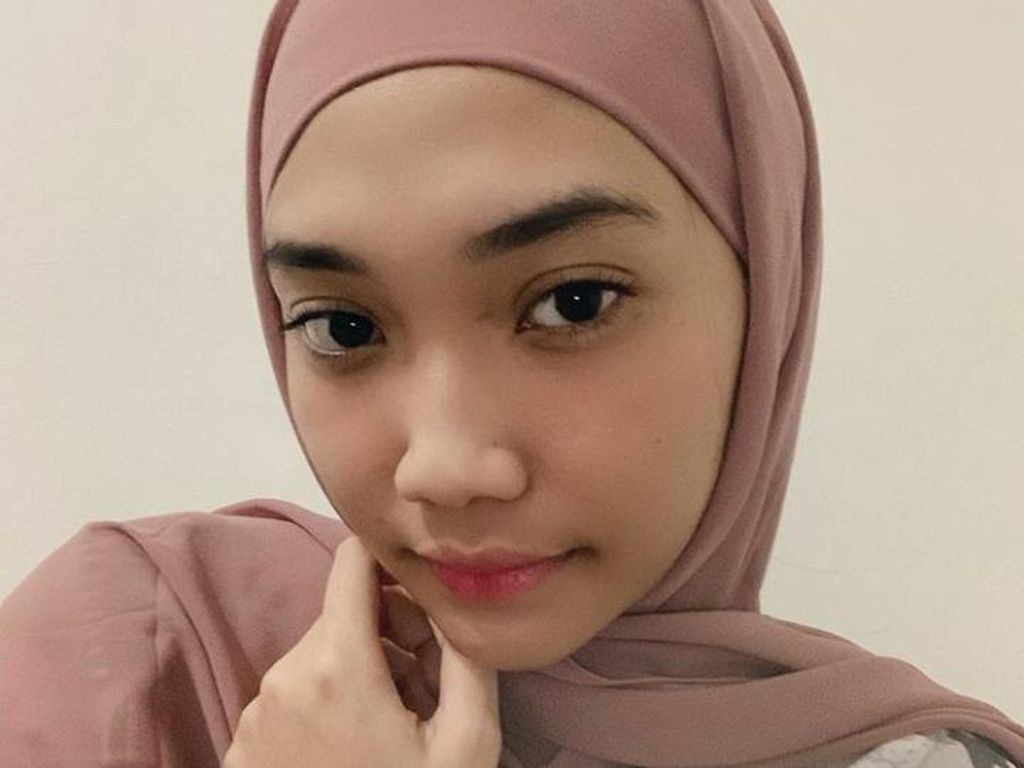 Cindy Caroline Ditegur Masih Suka ke Bar Usai Mualaf Cindy Caroline Ditegur Masih Suka ke Bar Usai Mualaf