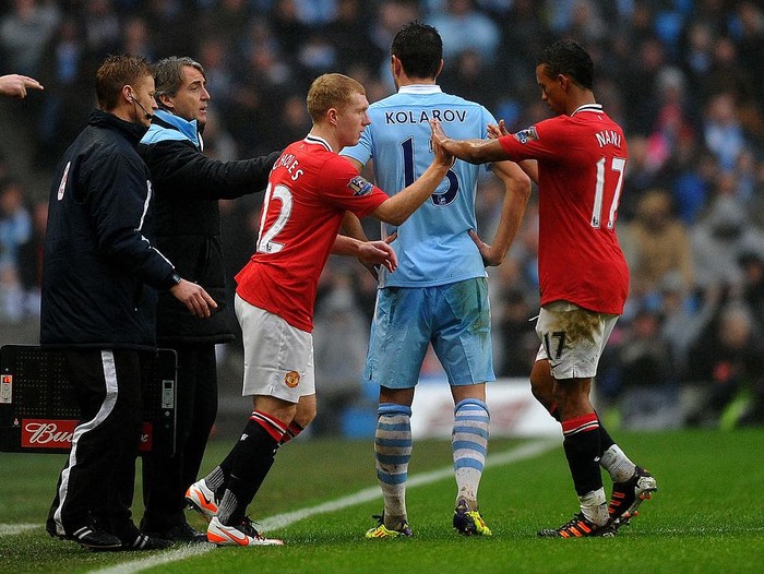 MANCHESTER, ENGLAND - JANUARY 08:  Paul Scholes of Manchester United comes on as a substitute during the FA Cup Third Round match between Manchester City and Manchester United at the Etihad Stadium on January 8, 2012 in Manchester, England.  (Photo by Laurence Griffiths/Getty Images)