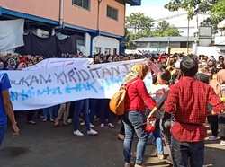 Memukul Tetabuhan, Buruh di Sukabumi Kembali Demo soal THR Dicicil