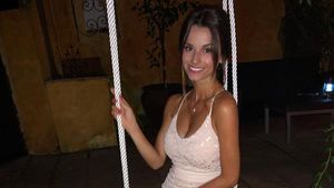 Foto WAGs Bundesliga yang Pekan Ini Nonton Bola di Rumah Saja