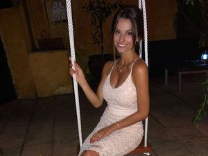 Foto WAGs Bundesliga yang Pekan Ini Nonton Bola di Rumah Saja