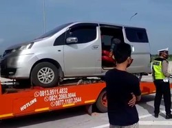 Truk Derek Angkut Mobil Isi 8 Pemudik Dihentikan di Exit Tol Ngawi