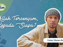 Hanan Attaki: Senyum Allah untuk Siapa?
