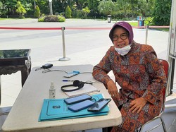 Risma Buka-bukaan Dampak Corona ke Pengusaha Surabaya