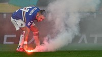 Poin tersebut salah satunya jika satu pemain atau staf terinfeksi virus Corona maka seluruh tim harus masuk karantina selama 15 harı dan kompetisi dihentikan sepenuhnya. Getty Images/Paolo Rattini