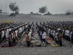 Pemerintah Larang Salat Id di Lapangan-Masjid, DMI: Lebih Baik di Rumah