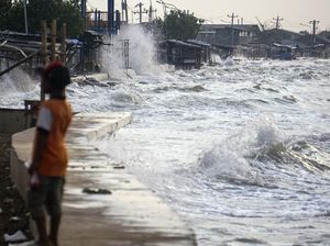 BMKG Keluarkan Peringatan Gelombang Sangat Tinggi di Laut Selatan Jateng