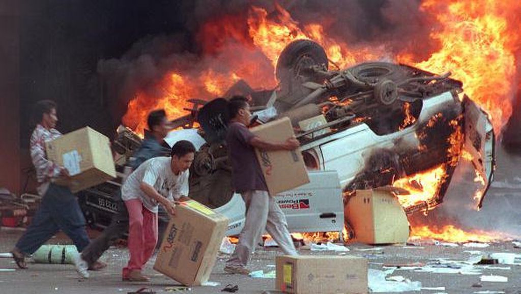 Dunia Hari Ini: Tragedi Mei 1998 dalam Demokrasi RI Dunia Hari Ini: Tragedi Mei 1998 dalam Demokrasi RI