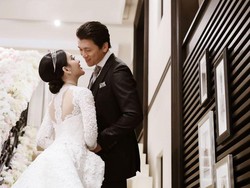 Syahrini yang Berlabuh pada Reino Barack