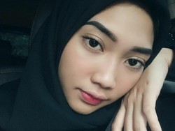 Lebaran Pertama Usai Mualaf, Cindy Caroline Senang Bisa Salat Id di Masjid