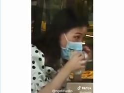 Aksi Netizen Makan Roti Tanpa Lepas Masker Ini Bikin Ngakak