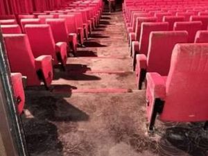 2 Bulan Lockdown, Kursi di Bioskop Ini Berjamur