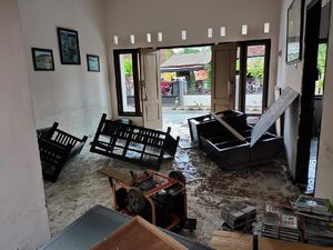 Kantor Taman Meru Betiri di Banyuwangi Dirusak, Ini Dugaaan Penyebabnya Kantor Taman Meru Betiri di Banyuwangi Dirusak, Ini Dugaaan Penyebabnya