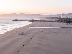 Pantai Los Angeles Dibuka, Wisatawan Bisa Kembali Berselancar