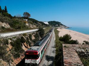 Tren Wisata Baru ke Pantai: Reservasi Dulu