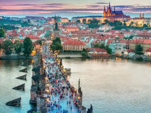 Potret Negara Eropa yang Buka di Musim Panas