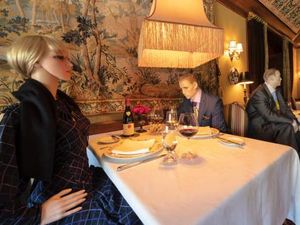 Restoran Ini Bolehkan Pengunjung Makan di Tempat, tapi Ditemani Manekin