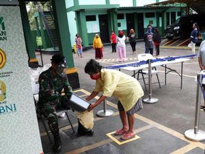 ATM Beras di Indonesia Membantu Mereka yang Kehilangan Pekerjaan