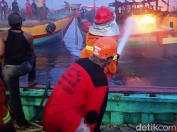 Dua Kapal Terbakar di TPI Tasikagung Rembang