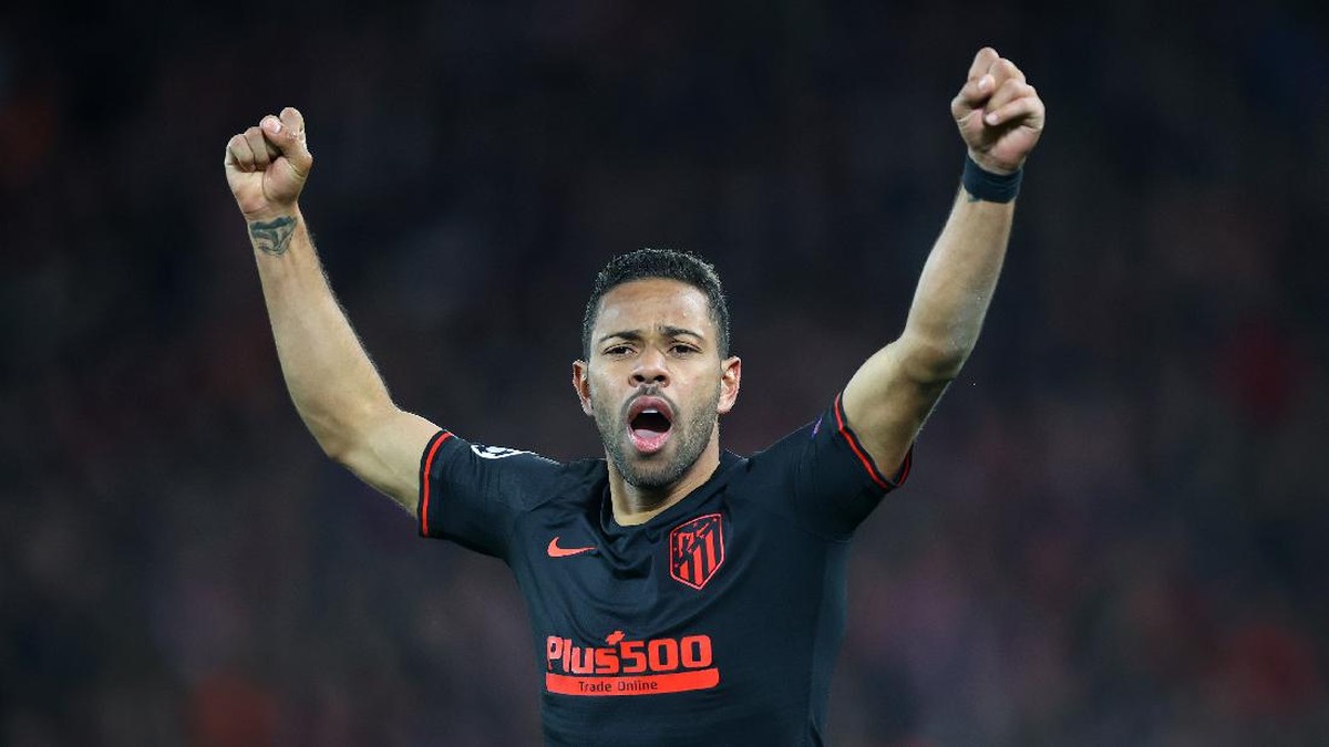 Renan Lodi pulih dari COVID-19 dan siap berlatih lagi bareng Atletico Madrid. (Foto: Getty Images/Julian Finney)