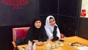 Five Vi Ternyata Foodies yang Doyan Cicip Makanan Enak