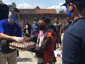 30 Ribu Telur Dibagi-bagikan ke Pedagang Asongan