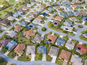 Inilah Kota Khusus Lansia yang Kontroversial