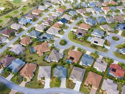 Inilah Kota Khusus Lansia yang Kontroversial