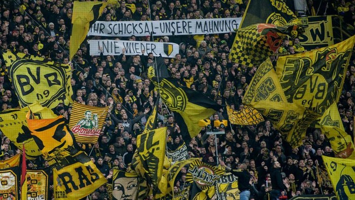 DORTMUND, GERMANY - JANUARY 26:  Fans display banners in tribute to victims of the Holocaust prior to the Bundesliga match between match between Borussia Dortmund and Hannover 96 at the Signal Iduna Park on January 26, 2019 in Dortmund, Germany. (Photo by Jörg Schüler/Getty Images)
